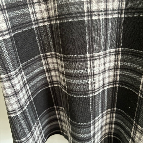 ❤️2/$15 or 3/$21❤️Lane Bryant Black/White Plaid Long Sleeve Top, Size 18/20 - Picture 8 of 10